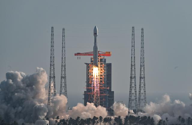 (251217) -- BEIJING, Dec. 17, 2025 (Xinhua) -- A Long March-8A carrier rocket carrying the 14th group of low-orbit internet satellites blasts off from the Hainan commercial spacecraft launch site in south China's Hainan Province, Dec. 6, 2025. The rocket successfully placed the payloads into preset orbit. (Xinhua/Guo Cheng)