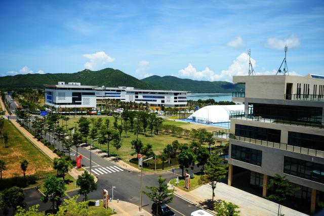 (251217) -- BEIJING, Dec. 17, 2025 (Xinhua) -- This photo taken on June 27, 2023 shows a view of an international education innovation pilot zone in Lingshui, south China's Hainan Province. (Xinhua/Liu Yongzhen)