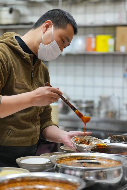 (251217) -- GUANGYUAN, Dec. 17, 2025 (Xinhua) -- The restaurant owner Zhao Fahui mixes seasonings for cold noodles at a restaurant in Guangyuan City, southwest China's Sichuan Province, Dec. 12, 2025.
  Guangyuan, in northern Sichuan Province, run through by the Jialing River and its tributaries, nurtures unique cuisines with its pure water. Across its streets and alleys, bowls of freshly steamed and sliced cold noodles attract people from day and night. Thanks to the ingredients, the cold noodles boast robust flavor of rice.  
  In Jian'ge County under Guangyuan City, Jianmen tofu, a local renowned dish, also made from this pure water with local soybeans, has gained its popularity among local residents as well as tourists. Chefs here also have created various cooking recipes for tofu to express their love for this simple raw material.
  Cooked with traditional skills, local dishes in Guangyuan preserve the original flavor of food materials and evoke the nostalgia for people working away from home. (Xinhua/Xu Bingjie)