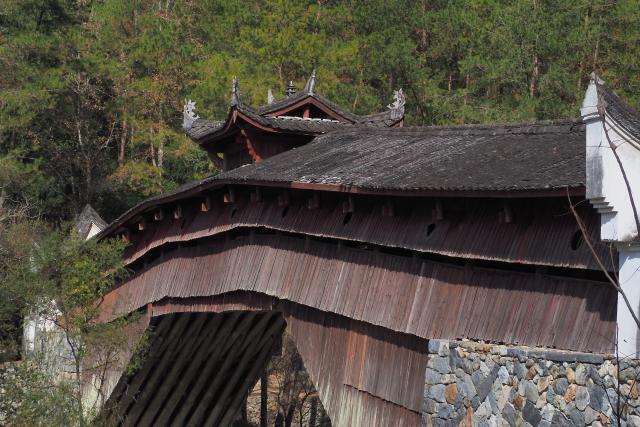 (251217) -- LISHUI, Dec. 17, 2025 (Xinhua) -- This photo taken on Dec. 10, 2025 shows a wooden bridge in Qingyuan County of Lishui City, east China's Zhejiang Province. TO GO WITH "China Focus: Beyond nails and rivets, digital tools safeguard millennium-old bridge craft" (Xinhua/Liu Ziyi)