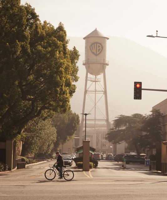 (251217) -- LOS ANGELES, Dec. 17, 2025 (Xinhua) -- This photo shows a view at Warner Bros. studio in Burbank, Los Angeles County, California, the United States, on Dec. 17, 2025. The board of Warner Bros. Discovery (WBD), a leading global media and entertainment company, on Wednesday recommended that shareholders reject Paramount Skydance's 108.4-billion-U.S.-dollar tender offer and reiterated its support for the Netflix combination. (Photo by Zeng Hui/Xinhua)