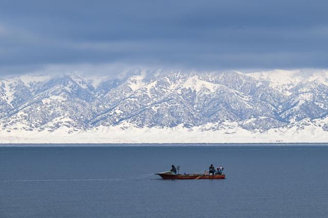 (251218) -- BEIJING, Dec. 18, 2025 (Xinhua) -- A boat is seen on the Sayram Lake in Bortala Mongolian Autonomous Prefecture, northwest China's Xinjiang Uygur Autonomous Region, Dec. 16, 2025. (Xinhua/Wang Fei)