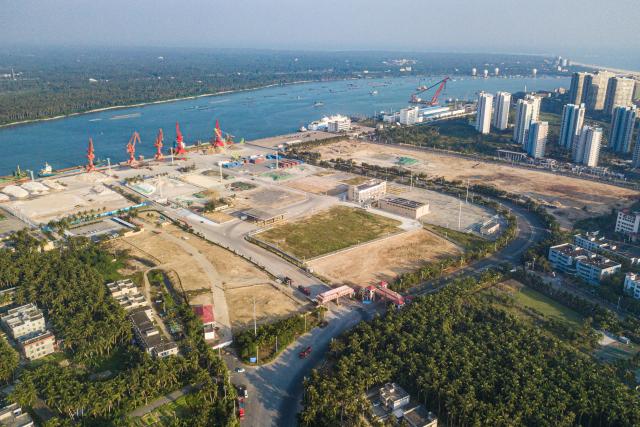 (251218) -- HAIKOU, Dec. 18, 2025 (Xinhua) -- An aerial drone photo shows a view of Qinglan Port, a port among both eight "first-line" and ten "second-line" customs ports of Hainan, in Wenchang, south China's Hainan Province, Dec. 17, 2025.
  China on Thursday launched island-wide special customs operations in the Hainan Free Trade Port (FTP).
  The "first line" refers to Hainan's connection with overseas markets. Meanwhile, the "second line" refers to the customs boundary between Hainan and the mainland. (Xinhua/Pu Xiaoxu)