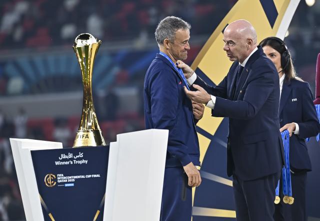 (251218) -- AL RAYYAN, Dec. 18, 2025 (Xinhua) -- FIFA President, Gianni Infantino (C) presents a medal to Luis Enrique (L), head coach of Paris Saint-Germain (PSG), during the podium ceremony after the FIFA Intercontinental Cup 2025 final match between France's Paris Saint-Germain (PSG) and Brazil's CR Flamengo in Al Rayyan, Qatar, on Dec. 17, 2025. (Photo by Nikku/Xinhua)