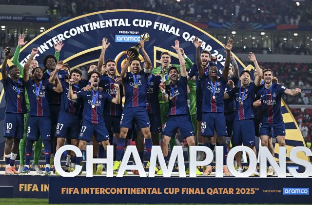 (251218) -- AL RAYYAN, Dec. 18, 2025 (Xinhua) -- Players of Paris Saint-Germain (PSG) celebrate with the trophy after winning the FIFA Intercontinental Cup 2025 final match between France's Paris Saint-Germain (PSG) and Brazil's CR Flamengo in Al Rayyan, Qatar, on Dec. 17, 2025. (Photo by Nikku/Xinhua)