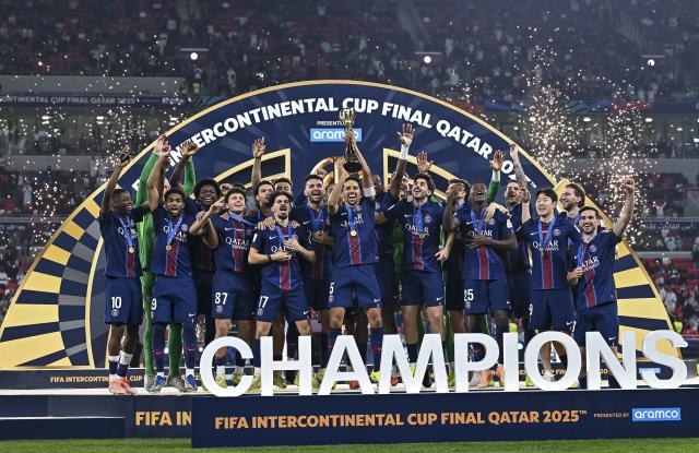 (251218) -- AL RAYYAN, Dec. 18, 2025 (Xinhua) -- Players of Paris Saint-Germain (PSG) celebrate with the trophy after winning the FIFA Intercontinental Cup 2025 final match between France's Paris Saint-Germain (PSG) and Brazil's CR Flamengo in Al Rayyan, Qatar, on Dec. 17, 2025. (Photo by Nikku/Xinhua)