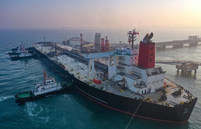 (251218) -- HAIKOU, Dec. 18, 2025 (Xinhua) -- A drone photo shows a vessel carrying 179,000 tonnes of petrochemical raw materials berthing at Yangpu Port in Danzhou, south China's Hainan Province, Dec. 18, 2025. China on Thursday launched island-wide special customs operations in the Hainan Free Trade Port (FTP).
   A vessel carrying petrochemical raw materials arrived at Yangpu Port in the morning, marking the first batch of zero-tariff petrochemical raw materials to undergo special customs clearance there after the launch of the special customs operations. The goods amounted to 179,000 tonnes, with the total value of nearly 400 million yuan (about 56.8 million U.S. dollars). (Xinhua/Guo Cheng)