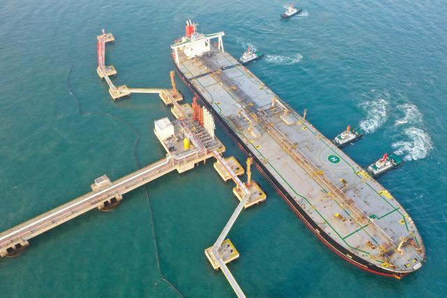 (251218) -- HAIKOU, Dec. 18, 2025 (Xinhua) -- An aerial drone photo shows a vessel carrying 179,000 tonnes of petrochemical raw materials berthing at Yangpu Port in Danzhou, south China's Hainan Province, Dec. 18, 2025. China on Thursday launched island-wide special customs operations in the Hainan Free Trade Port (FTP).
   A vessel carrying petrochemical raw materials arrived at Yangpu Port in the morning, marking the first batch of zero-tariff petrochemical raw materials to undergo special customs clearance there after the launch of the special customs operations. The goods amounted to 179,000 tonnes, with the total value of nearly 400 million yuan (about 56.8 million U.S. dollars). (Xinhua/Guo Cheng)