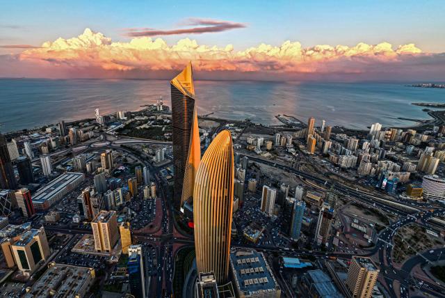 (251218) -- KUWAIT CITY, Dec. 18, 2025 (Xinhua) -- A drone photo taken on Dec. 17, 2025 shows a city view with clouds rolling over Kuwait City, Kuwait. (Photo by Asad/Xinhua)