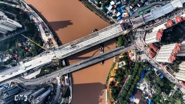 (251218) -- QINZHOU, Dec. 18, 2025 (Xinhua) -- An aerial drone photo shows the construction site of the Zicai bridge over the Pinglu Canal in Qinzhou City, south China's Guangxi Zhuang Autonomous Region, Dec. 17, 2025.
  Three years on, the construction of the Pinglu Canal as a core component of the New International Land-Sea Trade Corridor has shown remarkable progress.
   Upon completion, the 134.2-km canal would wind its way across Nanning and Qinzhou of Guangxi until it reaches the Beibu Gulf. It is expected to serve as an artery for river-sea inter-modal transportation in the southwestern part of the country. (Xinhua/Zhang Ailin)