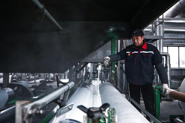 (251218) -- GUANGYUAN, Dec. 18, 2025 (Xinhua) -- A worker works at a roll flooring manufacturing workshop in Guangyuan, southwest China's Sichuan Province, Dec. 12, 2025. The home furnishing industry of Guangyuan stands out for its high quality, and its roll flooring products sell well across China and overseas.  
  In Tashkent, the capital of Uzbekistan, a building supplies store that sells flooring products from Guangyuan is doing brisk business. Jamshid Tashpulatov, the owner of the store, hopes to cooperate with more Chinese companies as the business keeps growing.
  Historically a key stop connecting China with other countries, Guangyuan is now emerging as a new landmark for western China's opening up. (Xinhua/Yang Wenbin)