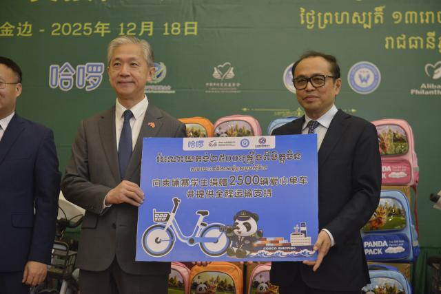 (251218) -- PHNOM PENH, Dec. 18, 2025 (Xinhua) -- Chinese Ambassador to Cambodia Wang Wenbin (L) symbolically hands over a donation of Panda packs and bicycles to Cambodian Permanent Deputy Prime Minister and Cabinet Minister Vongsey Vissoth (R) at a handover ceremony in Phnom Penh, Cambodia on Dec. 18, 2025. The China Foundation for Rural Development (CFRD) on Thursday donated 2,500 bicycles and 21,600 Panda packs to Cambodian schools for distribution to underprivileged students.
   The CFRD, through its local partner Civil Society Alliance Forum, handed over the donation to beneficiary schools at a ceremony in the capital city of Phnom Penh in the presence of Vissoth and Wang.
   Speaking at the event, Vissoth said underprivileged students in 128 schools in Phnom Penh and 12 other provinces would benefit from this donation. (Photo by Phearum/Xinhua)