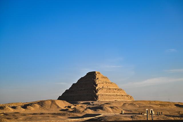 (251218) -- SAQQARA, Dec. 18, 2025 (Xinhua) -- Photo taken on Dec. 18, 2025 shows the Step Pyramid in the Saqqara necropolis, Giza, Egypt. (Xinhua/Xin Mengchen)