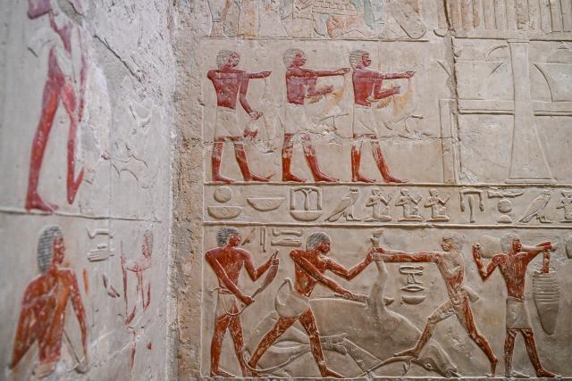 (251218) -- SAQQARA, Dec. 18, 2025 (Xinhua) -- Photo taken on Dec. 18, 2025 shows colored relief paintings inside a tomb in the Saqqara necropolis, Giza, Egypt. (Xinhua/Xin Mengchen)