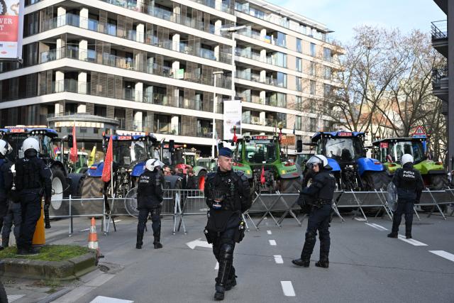 (251218) -- BRUSSELS, Dec. 18, 2025 (Xinhua) -- Police officers secure a road as farmers park tractors during a protest near the Europa Building in Brussels, Belgium, Dec. 18, 2025. Thousands of farmers from across Europe rallied near the European Parliament and the Europa Building in Brussels on Thursday as European Union (EU) leaders convened for a summit, with a long-negotiated trade deal with the South American bloc Mercosur on the agenda. (Xinhua/Lyu You)