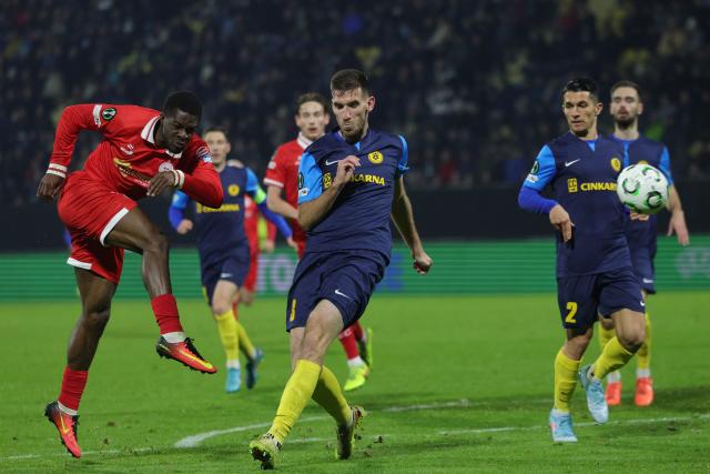 (251219) -- CELJE, Dec. 19, 2025 (Xinhua) -- Mipo Odubeko (1st L) of Shelbourne FC shoots during the UEFA Conference League match between NK Celje and Shelbourne FC in Celje, Slovenia, Dec. 18, 2025. (Photo by Zeljko Stevanic/Xinhua)