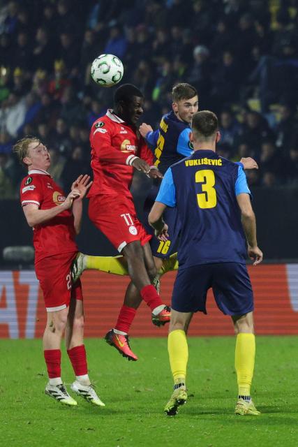 (251219) -- CELJE, Dec. 19, 2025 (Xinhua) -- Mipo Odubeko (top L) of Shelbourne FC competes for a header during the UEFA Conference League match between NK Celje and Shelbourne FC in Celje, Slovenia, Dec. 18, 2025. (Photo by Zeljko Stevanic/Xinhua)