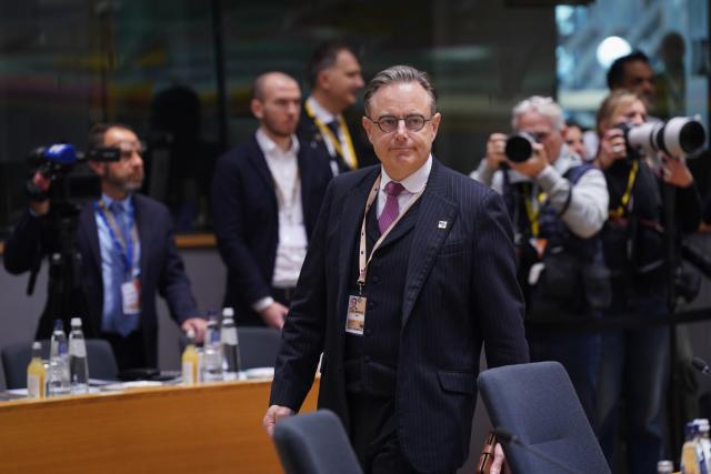 (251219) -- BRUSSELS, Dec. 19, 2025 (Xinhua) -- Belgian Prime Minister Bart De Wever attends an EU summit in Brussels, Belgium, Dec. 18, 2025.
  Guarantees proposed by the European Union (EU) for using frozen Russian assets to finance Ukraine were "still insufficient," said Belgian Prime Minister Bart De Wever on Thursday, warning that Belgium would not bear the risks alone.
  Addressing the Belgian parliament ahead of an EU summit, De Wever said he had not seen a final text from the EU on guarantees that could persuade Belgium to agree on, and expected that clearer documents would be presented later in the day. (Xinhua/Peng Ziyang)