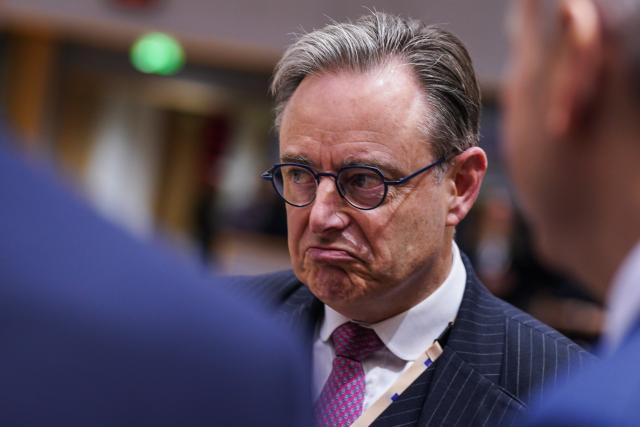 (251219) -- BRUSSELS, Dec. 19, 2025 (Xinhua) -- Belgian Prime Minister Bart De Wever attends an EU summit in Brussels, Belgium, Dec. 18, 2025.
  Guarantees proposed by the European Union (EU) for using frozen Russian assets to finance Ukraine were "still insufficient," said Belgian Prime Minister Bart De Wever on Thursday, warning that Belgium would not bear the risks alone.
  Addressing the Belgian parliament ahead of an EU summit, De Wever said he had not seen a final text from the EU on guarantees that could persuade Belgium to agree on, and expected that clearer documents would be presented later in the day. (Xinhua/Peng Ziyang)