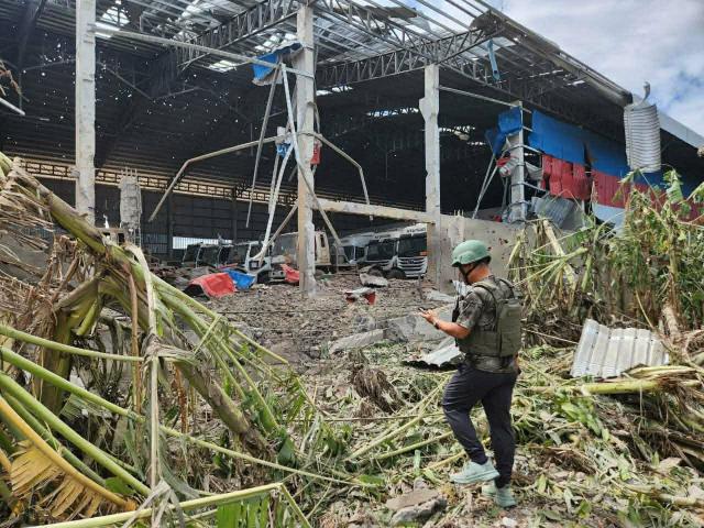 (251219) -- BEIJING, Dec. 19, 2025 (Xinhua) -- A civilian building destroyed by bombs dropped from a Thailand's fighter jet is seen in Poipet City of Banteay Meanchey province, Cambodia, Dec. 18, 2025. Border clashes between Cambodia and Thailand are still going on, as the civilian death toll in Cambodia has increased to 18, Cambodian spokespersons said on Thursday. (Agence Kampuchea Presse/Handout via Xinhua)