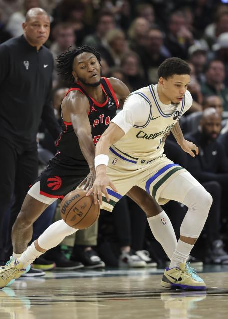 (251219) -- MILWAUKEE, Dec. 19, 2025 (Xinhua) -- Toronto Raptors' Immanuel Quickley (L) steals the ball from Milwaukee Bucks' Ryan Rollins during the 2025-2026 NBA regular season game between Milwaukee Bucks and Toronto Raptors in Milwaukee, the United States, on Dec. 18, 2025. (Photo by Joel Lerner/Xinhua)