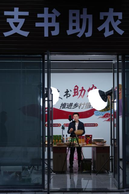 (251219) -- GUANGYUAN, Dec. 19, 2025 (Xinhua) -- Xie Aijun, Party secretary of Xinghua Village, promotes local produce via live-streaming at a "Party secretary studio for rural development" in Cangxi County of Guangyuan City, southwest China's Sichuan Province, Dec. 12, 2025. Cangxi County has crafted an innovative model to boost rural development, which incorporates family farming cooperatives, live-streaming platforms as well as online and offline marketing.
  Remarkably, Party secretaries of villages in the county are spearheading in sessions of e-commerce promotion, driving the sales of local specialties across the country to substantially improve local farmers' income. (Xinhua/Zhang Long)