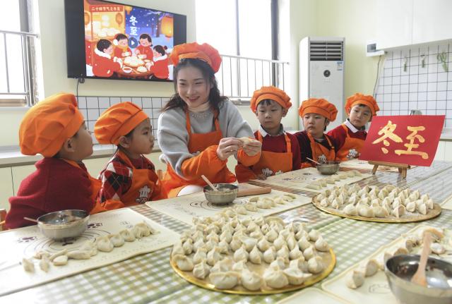 (251219) -- BEIJING, Dec. 19, 2025 (Xinhua) -- A teacher teaches children to make dumplings at a kindergarten in Shijiazhuang, north China's Hebei Province, Dec. 19, 2025. Winter Solstice, the shortest day of the year, which will fall on Dec. 21 this year, denotes the beginning of deep winter and a break from farming in traditional agricultural society in Chinese culture. 
   Northern China has maintained the tradition of eating dumplings on this day, while people in southern China eat tangyuan (glutinous rice balls). (Photo by Jia Minjie/Xinhua)