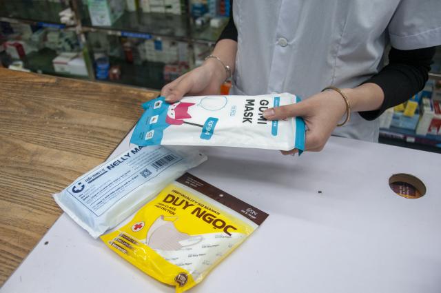(251219) -- HANOI, Dec. 19, 2025 (Xinhua) -- Masks are seen at a pharmacy in Hanoi, Vietnam, Dec. 15, 2025. TO GO WITH: "Feature: Vietnam's capital residents struggle as severe air pollution persists" (Photo by Vu Trung Kien/Xinhua)