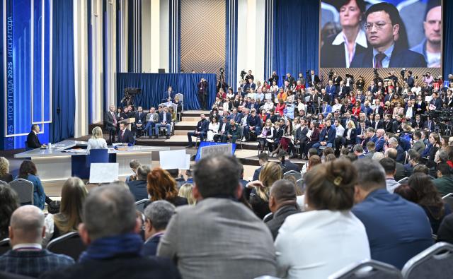 (251219) -- MOSCOW, Dec. 19, 2025 (Xinhua) -- Russian President Vladimir Putin responds to a question from Xinhua reporter during his annual year-end press conference in Moscow, Russia, Dec. 19, 2025. (Xinhua/Hao Jianwei)