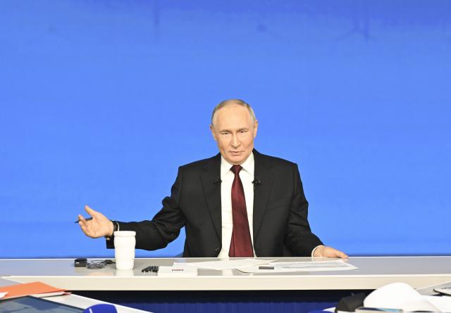 (251219) -- MOSCOW, Dec. 19, 2025 (Xinhua) -- Russian President Vladimir Putin speaks during his annual year-end press conference in Moscow, Russia, Dec. 19, 2025. (Xinhua/Hao Jianwei)