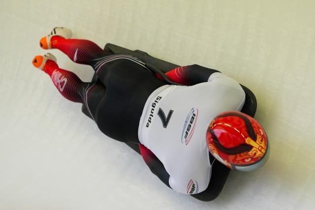(251220) -- SIGULDA, Dec. 20, 2025 (Xinhua) -- Yin Zheng of China competes during the Men's Skeleton heat at the IBSF World Cup Bobsleigh and Skeleton in Sigulda, Latvia, Dec. 19, 2025. (Photo by Edijs Palens/Xinhua)