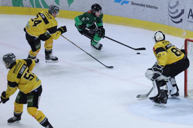 (251220) -- LJUBLJANA, Dec. 20, 2025 (Xinhua) -- Jan Drozg (2nd R) of Olimpija Ljubljana competes during the 2025/26 Win2day Ice Hockey League match between Olimpija LJubljana and HC Falkensteiner Pustertal in Ljubljana, Slovenia, Dec. 19, 2025. (Photo by Zeljko Stevanic/Xinhua)