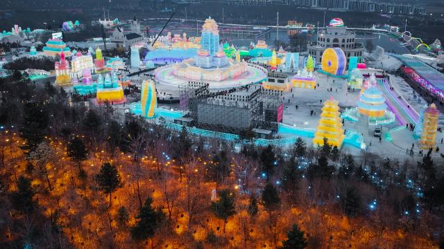 (251220) -- BEIJING, Dec. 20, 2025 (Xinhua) -- An aerial drone photo taken on Dec. 19, 2025 shows a view of Changchun Ice and Snow New World in Changchun, northeast China's Jilin Province.
  The 29th Changchun Ice and Snow Festival kicked off here on Friday. (Photo by Zhang Yang/Xinhua)