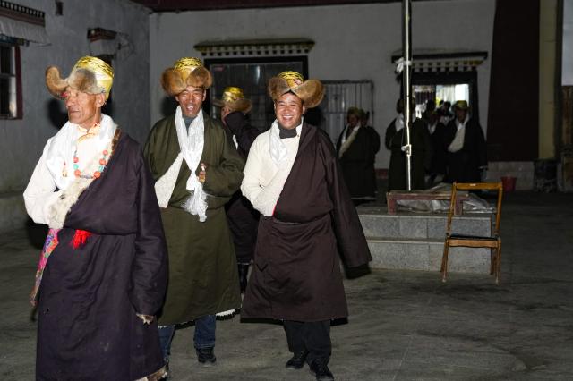 (251220) -- BURANG, Dec. 20, 2025 (Xinhua) -- Local residents in Tibetan costumes celebrate the "Gutu Eve" in Khorchak Village, Burang County of Ngari Prefecture, southwest China's Xizang Autonomous Region, Dec. 18, 2025.
  Two days ahead of the Tibetan New Year is the traditional "Gutu Eve" for families to have a feast of "gutu", a traditional soup dish made of flour, at home. "Gu" in Tibetan means nine, which is a lucky number. "Tu" means "pasta." Nine different fillings like wool, charcoal and chili are placed inside the dough drops, and each of these fillings has a meaning. While in Burang, "Gutu" is a sort of porridge with nine ingredients and also a distinctive dish on the dinner table of the "Gutu Eve."
   In Khorchak Village of Burang County, Jamyang Drolma's family is bustling with New Year preparations at home. A pot of "Gutu" steams on the stove, while the "chema," a two-tier rectangular wooden box containing roasted barley and fried wheat grain, is placed to pray for harvest in the next year. This year, the family rejoiced over a bumper harvest of highland barley and peas. "Life is getting better and better, and our New Year celebrations are becoming more lively each year," Jamyang Drolma said with a smile. (Xinhua/Tenzin Nyida)