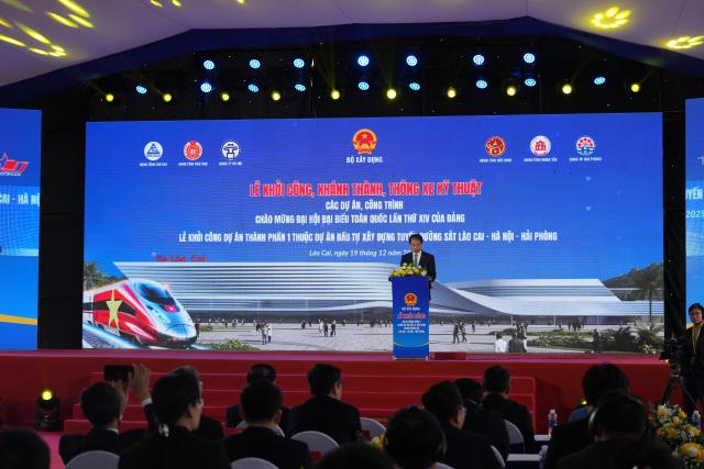 (251220) -- LAO CAI, Dec. 20, 2025 (Xinhua) -- Chinese Ambassador to Vietnam He Wei addresses the ground-breaking ceremony for the first component of the Lao Cai-Hanoi-Hai Phong railway in Lao Cai, Vietnam, Dec. 19, 2025. Vietnamese authorities on Friday kicked off construction of the first component of the Lao Cai-Hanoi-Hai Phong railway, an important project aimed at enhancing regional connectivity and promoting economic development in northern Vietnam.
  The railway will span over 390 km of main track, running through six provinces and cities of Lao Cai, Phu Tho, Hanoi, Bac Ninh, Hung Yen, and Hai Phong. (Xinhua/Liu Ying)