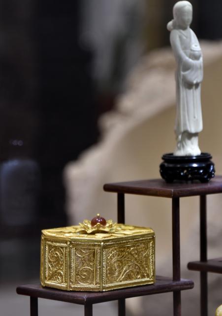 (251220) -- BEIJING, Dec. 20, 2025 (Xinhua) -- This photo shows a piece of filigree inlay work at an exhibition of intangible cultural heritages in Beijing, capital of China, Dec. 19, 2025.
  The exhibition showcases more than 500 pieces of artworks by inheritors of intangible cultural heritages nationwide. (Xinhua/Li Xin)