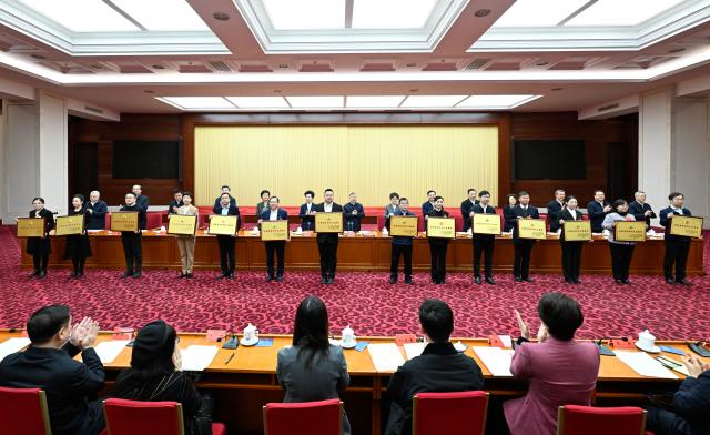 (251220) -- BEIJING, Dec. 20, 2025 (Xinhua) -- Li Shulei, a member of the Political Bureau of the Communist Party of China (CPC) Central Committee and head of the Publicity Department of the CPC Central Committee, attends a national meeting on cultivating talent in the cultural sector, in Beijing, capital of China, Dec. 20, 2025. (Xinhua/Shen Hong)