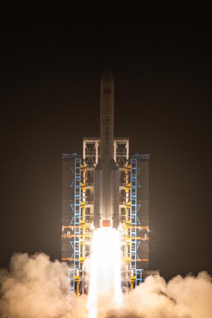 (251220) -- WENCHANG, Dec. 20, 2025 (Xinhua) -- A Long March-5 rocket carrying a new communication technology test satellite blasts off from the Wenchang Space Launch Site in south China's Hainan Province, Dec. 20, 2025. Launched at 8:30 p.m. (Beijing Time), the satellite has successfully entered its planned orbit.
   It will be mainly used to carry out multi-band and high-speed communication technology validation tests.
   The launch marks the 618th mission by the Long March carrier rocket series. (Photo by Du Xinxin/Xinhua)