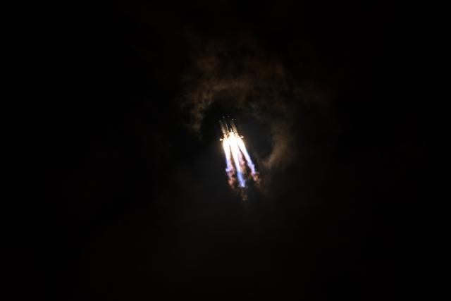 (251220) -- WENCHANG, Dec. 20, 2025 (Xinhua) -- A Long March-5 rocket carrying a new communication technology test satellite blasts off from the Wenchang Space Launch Site in south China's Hainan Province, Dec. 20, 2025. Launched at 8:30 p.m. (Beijing Time), the satellite has successfully entered its planned orbit.
   It will be mainly used to carry out multi-band and high-speed communication technology validation tests.
   The launch marks the 618th mission by the Long March carrier rocket series. (Photo by Du Xinxin/Xinhua)