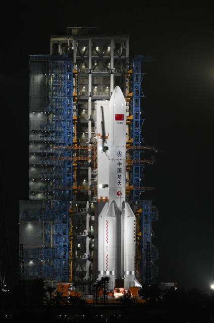 (251220) -- WENCHANG, Dec. 20, 2025 (Xinhua) -- A Long March-5 rocket carrying a new communication technology test satellite blasts off from the Wenchang Space Launch Site in south China's Hainan Province, Dec. 20, 2025. Launched at 8:30 p.m. (Beijing Time), the satellite has successfully entered its planned orbit.
   It will be mainly used to carry out multi-band and high-speed communication technology validation tests.
   The launch marks the 618th mission by the Long March carrier rocket series. (Xinhua/Yang Guanyu)