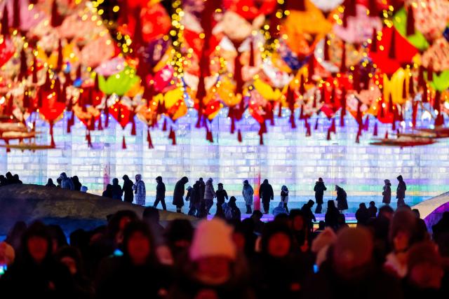 (251220) -- MANZHOULI, Dec. 20, 2025 (Xinhua) -- People visit an ice and snow theme park in Manzhouli, north China's Inner Mongolia Autonomous Region, Dec. 20, 2025. The 22nd China-Russia-Mongolia international ice and snow festival opened here on Saturday.
   The theme park created for the festival covers an area of 128,000 square meters. (Xinhua/Lian Zhen)