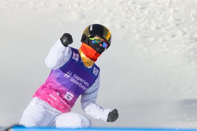 (251221) -- ZHANGJIAKOU, Dec. 21, 2025 (Xinhua) -- Kong Fanyu of China celebrates during the women's freeski aerials final of FIS Freeski World Cup 2025 in Zhangjiakou, north China's Hebei Province, Dec. 20, 2025. (Photo by Wu Diansen/Xinhua)