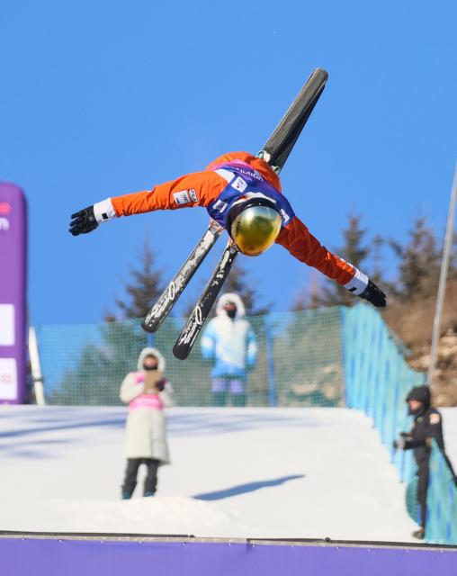 (251221) -- ZHANGJIAKOU, Dec. 21, 2025 (Xinhua) -- Li Tianma of China competes during the men's freeski aerials final of FIS Freeski World Cup 2025 in Zhangjiakou, north China's Hebei Province, Dec. 20, 2025. (Photo by Wu Diansen/Xinhua)