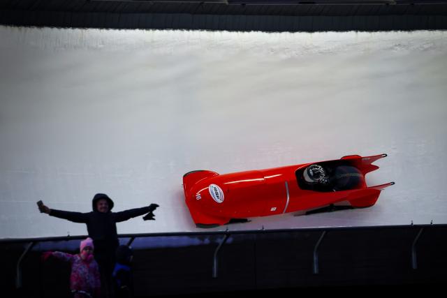 (251221) -- SIGULDA, Dec. 21, 2025 (Xinhua) -- Sun Kaizhi and Ye Jielong of China compete during the 2-man bobsleigh heat at the IBSF Bobsleigh and Skeleton World Cup in Sigulda, Latvia, Dec. 20, 2025. (Photo by Edijs Palens/Xinhua)