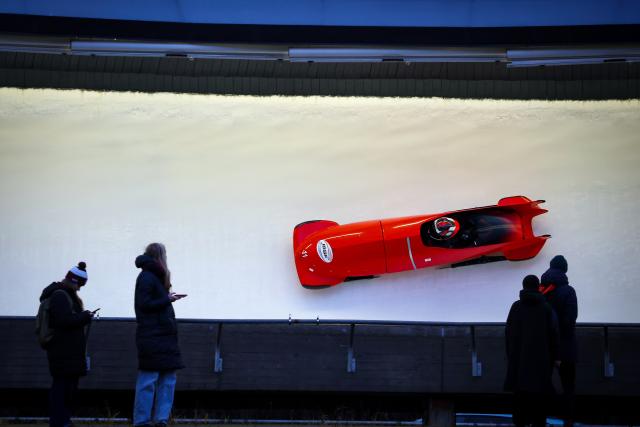 (251221) -- SIGULDA, Dec. 21, 2025 (Xinhua) -- Li Chunjian and Ren Jianzhang of China compete during the 2-man bobsleigh heat at the IBSF Bobsleigh and Skeleton World Cup in Sigulda, Latvia, Dec. 20, 2025. (Photo by Edijs Palens/Xinhua)