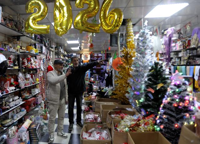 (251221) -- BAGHDAD, Dec. 21, 2025 (Xinhua) -- People shop for the upcoming Christmas at a store in Baghdad, Iraq, Dec. 20, 2025. (Xinhua/Khalil Dawood)