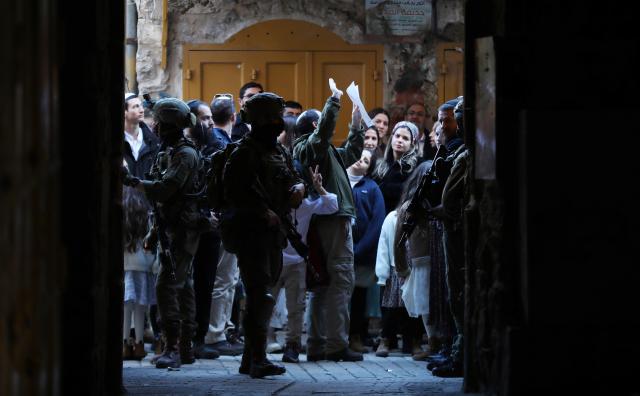 (251221) -- HEBRON, Dec. 21, 2025 (Xinhua) -- Members of Israeli forces secure the streets for Israeli settlers in the Old City of Hebron in the southern West Bank, on Dec. 20, 2025. (Photo by Mamoun Wazwaz/Xinhua)