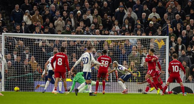 (251221) -- LONDON, Dec. 21, 2025 (Xinhua) -- Tottenham Hotspur's Richarlison de Andrade (3rd R) scores during the English Premier League match between Tottenham Hotspur FC and Liverpool FC at the Tottenham Hotspur Stadium in London, Britain, on Dec. 20, 2025.
FOR EDITORIAL USE ONLY. NOT FOR SALE FOR MARKETING OR ADVERTISING CAMPAIGNS. NO USE WITH UNAUTHORIZED AUDIO, VIDEO, DATA, FIXTURE LISTS, CLUB/LEAGUE LOGOS OR "LIVE" SERVICES. ONLINE IN-MATCH USE LIMITED TO 45 IMAGES, NO VIDEO EMULATION. NO USE IN BETTING, GAMES OR SINGLE CLUB/LEAGUE/PLAYER PUBLICATIONS. (Xinhua)