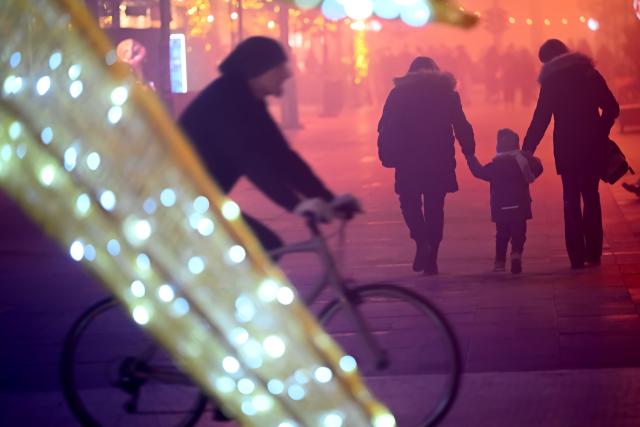 (251221) -- SKOPJE, Dec. 21, 2025 (Xinhua) -- People walk on a street as fog and pollution cover Skopje, North Macedonia, Dec. 20, 2025. Restrictive measures have been introduced in Strumica and Kicevo due to extremely high levels of air pollution. As of Dec. 19, they are also in effect in Skopje. (Photo by Tomislav Georgiev/Xinhua)