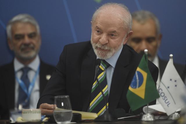 (251221) -- FOZ DO IGUACU, Dec. 21, 2025 (Xinhua) -- Brazilian President Luiz Inacio Lula da Silva speaks during the 67th Summit of the Heads of State of the Southern Common Market (Mercosur) in Foz do Iguacu, Brazil, on Dec. 20, 2025. The 67th Summit of the Heads of State of the Mercosur was held here on Saturday. (Photo by Lucio Tavora/Xinhua)